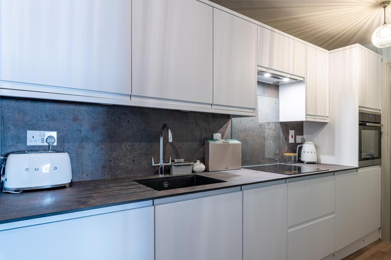 باث Large Stylish Studio In The Heart Of The City المظهر الخارجي الصورة